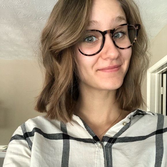 Meet your Posher, Caitlin - Picture 1 of 1